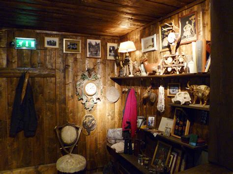 Sale keepin' it reel wood decor was: Stunning English Hunting Lodge Decor 12 Photos - Lentine ...
