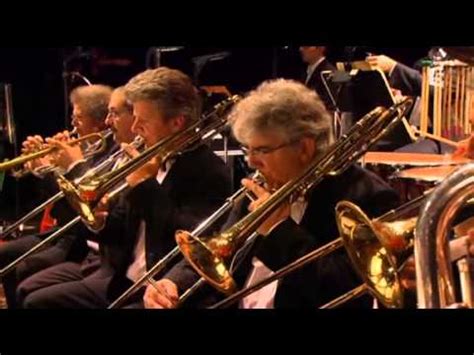 Zig, zig, zig, death in a cadence, striking with his heel a tomb. 6ème - L'orchestre frissonne