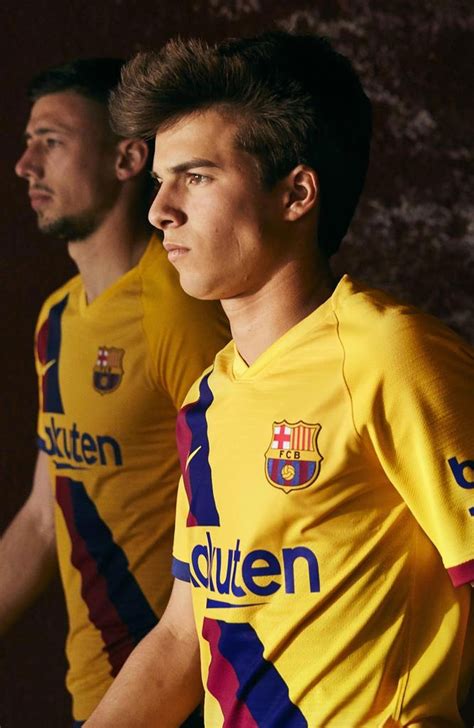 Besuch den offiziellen fc barcelona store auf nike.com. 'Mont-Halt' FC Barcelona 1975-76 vs Nike 2019-20 Away Kit ...