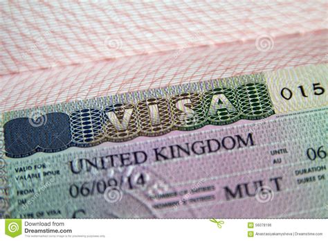 England erfreut sich bei vielen reisenden großer beliebtheit, sowohl aus touristischen als auch aus beruflichen gründen. United Kingdom Visa In Passport Stock Photo - Image: 56078196
