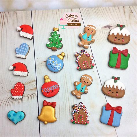 Christmas cookies are the perfect way to celebrate the holiday in 2020. Mini Christmas cookies | Cookie Connection