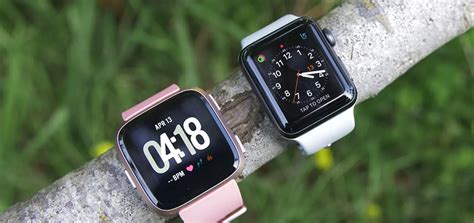 Wearables » apple watch se vs fitbit versa 2 (2021): Fitbit Versa Vs. Apple Watch Series 4 | StrapsCo