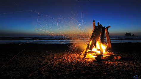 Free Download Download Wallpaper Flaming Bonfire On The Beach 1920 X