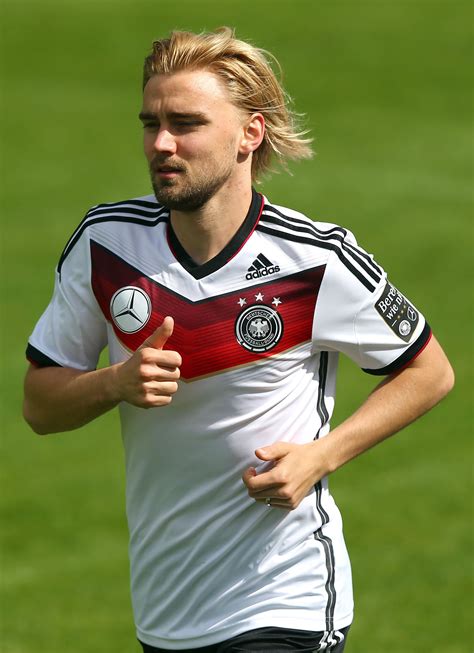 Reus fährt nicht zur wm, mustafi rückt nach. WM 2014: Löw streicht Schmelzer, Mustafi und Volland - DER ...