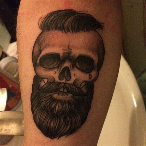 Vous cherchez une bague de tête de mort barbu? Tatouage tête de mort hipster | Tête de mort, Tatouages tête de mort, Tatouage