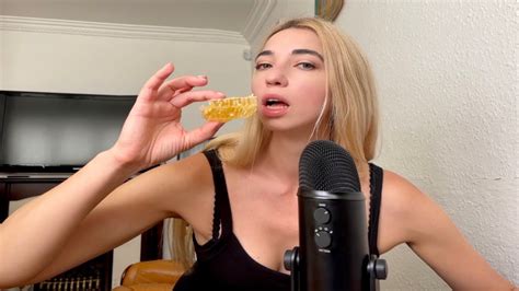 Asmr Eating Honeycomb Sticky Eating Sounds Youtube