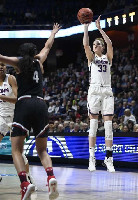 Uconn Women Roll To 100th Straight Conference Win In Record Fashion