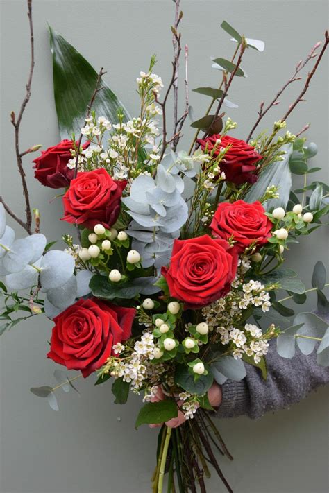 Jan 06, 2017 · paper roses such as the kawasaki rose are a pretty popular thing to fold however many different artists have folded a wide variety of different flowers. Classic Rose Bouquet | Kensington Flowers