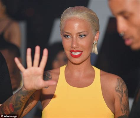 Amber Rose Reveals Buzzcut On Instagram As She Shows Busty Selfie Daily Mail Online