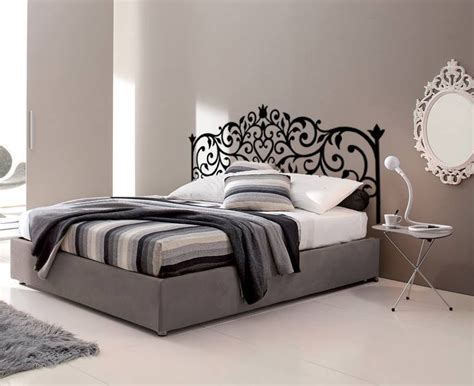 Esplora la nostra nuova gamma di letti imbottiti materassi. Testata letto adesiva disegno ferro battuto - Per la casa e per te ... | su MissHobby