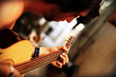 Fotos Gratis Guitarra Acustica Músico Instrumento Musical De Cerca Bajista Canto