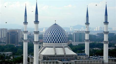 Shalat berjamaah di masjid merupakan salah satu amal yang mulia. Selangor Benarkan Solat Jumaat & Solat Fardhu Berjemaah 40 ...