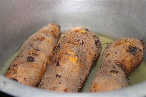 Hari ini kami kongsikan resepi cucur badak atau ada yang panggil coq badak. Kuih Cucur Badak - Azie Kitchen