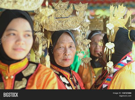 Bajau Tribe Image And Photo Free Trial Bigstock