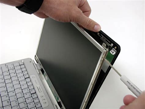 Sometimes lcd screens can have liquids in them you shouldn't be handling and you might have a. How to Fix a Broken Laptop Screen
