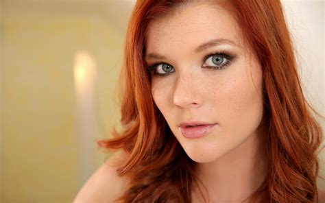 Mia Sollis Redhead Girl Freckles Blue Eyes Face Wallpaper