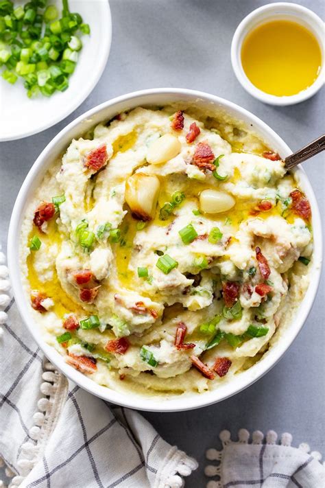 This Creamy Mashed Cauliflower Is Packed With Goodies Like Roasted