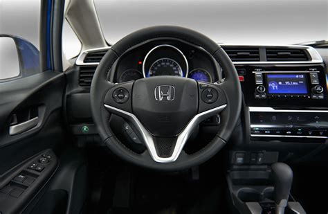 Honda gave a refresh to the jazz / fit model in 2017, updating both its interior and exterior while offering it with a new engine. El nuevo Honda Fit llegó a Argentina - Mega Autos