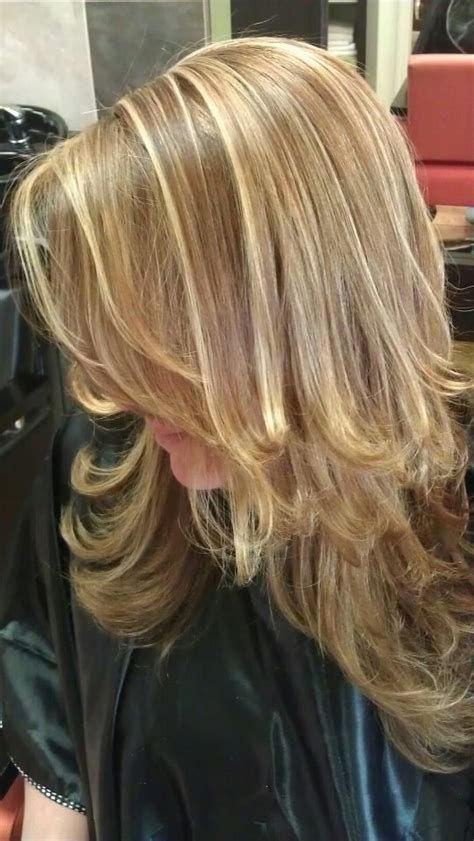 Show off your new two tone hair color and draw attention to your ultra curly hair texture at the same time. two toned blonde highlights | Blonde highlights, Hair ...