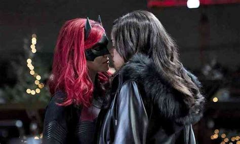 Actualmente estás viendo la serie batwoman. Confira Batwoman, a primeira série estrelada por uma ...
