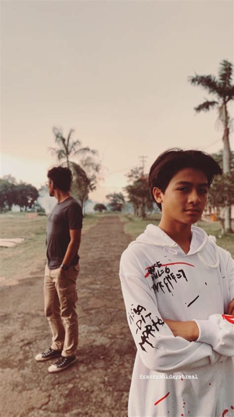 Foto Artis Pakai Baju Putih - ClaraqoCohen