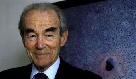 La rafle :colere contre mitterrand et benjamin griveaux a rendu hommage aux victimes avec une photo de collaborateurs. Robert Badinter