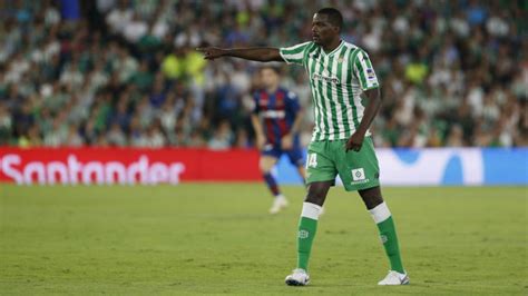 Real betis stuck william carvalho's head on another player as they rushed through announcing his arrivalcredit: Betis: El momento de William Carvalho | Marca.com