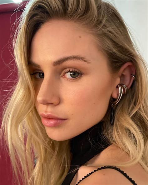 Picture Of Scarlett Leithold