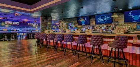 Bowling Alley With 40 Lanes And Sports Bar In Glendale Az Bowlero