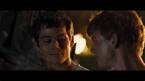 Dylan Obrien And Thomas Sangster Alsmost Kiss Maze Runner Blooper