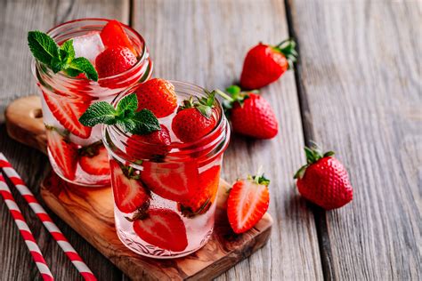 Heres How To Make Strawberry Infused Vodka In Three Simple Steps