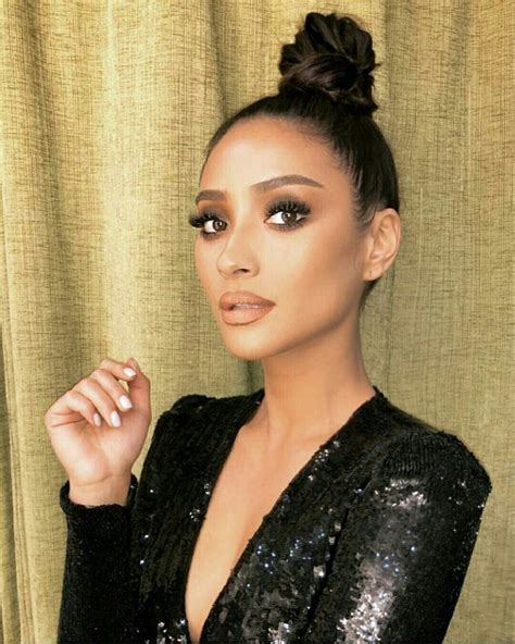 Shay Mitchell Beauty Hair Makeup Celebrity Makeup Looks Celebrity