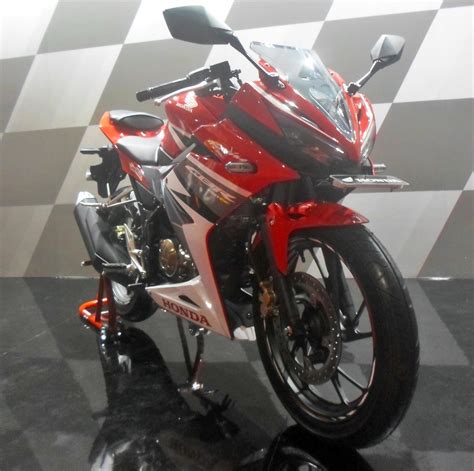 Kawasaki ninja 250sl 13.150 tl standart 14.400tl abs tek silindir 28 beygir 22,6 maksimum tork 11lt depo 151 kg ağırlık. Pilih Mana All New Cbr 150 Vs Kawasaki Ninja 250 Mono ...