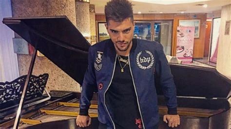 Oscar mediavilla estuvo como invitado el miércoles a los mammones, américa, y contó detalles del coaching que tuvo para ser malo como jurado cuando estaba incómodo en el reality internacional. "¿Te gusta?": Ángel De Brito puso en aprietos a Karina La ...