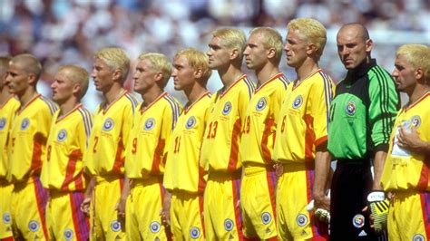 Frankreich konnte zweimal den titel fußball weltmeister erringen. Darum hat sich die rumänische Nationalmannschaft bei der WM 98 die Haare blond gefärbt - VICE