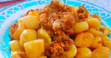 Receta italiana de jamón con ñoquis de patata acompañados por una salsa de roquefort. Cómo hacer Ñoquis de Papa para 4 personas | Raza Folklorica!