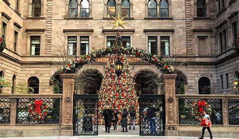 A First Look At The Magnificent Holiday Decorations Already Appearing