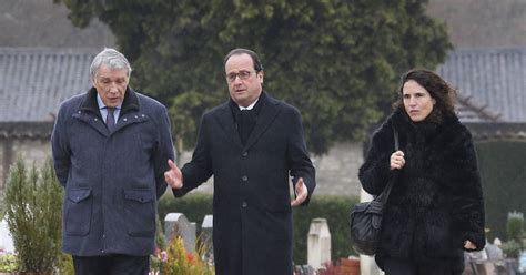 Mazarine marie pingeot (born 18 december 1974 in avignon, vaucluse), who changed her name to mazarine marie mitterrand pingeot in november 2016, is a french writer, journalist and professor. François Hollande et les enfants de François Mitterrand ...
