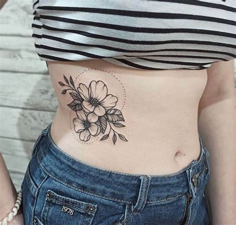 You will love to check hundreds of stunning rose & lotus floral tattoo designs. 60 Simple Flower Tattoos Design In 2020 | Tatuering