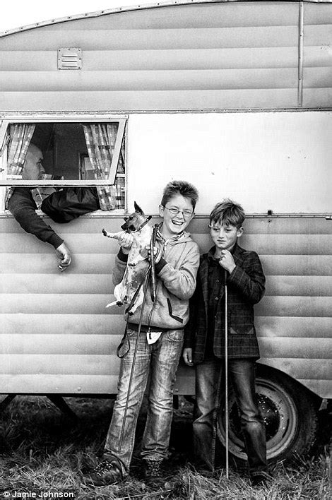 Jamie Johnson Photographs Irish Traveller Families Daily Mail Online