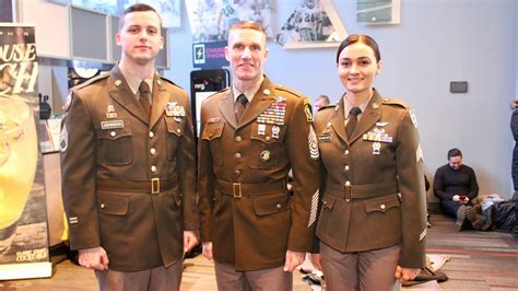 To Stand Out The Army Picks A New Uniform With A World War II Look