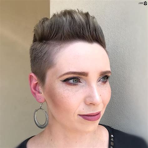 Whether you're looking to reinvent your style, creating an. 30 Short Hairstyles for Round Faces to Create Wow Effect in 2020
