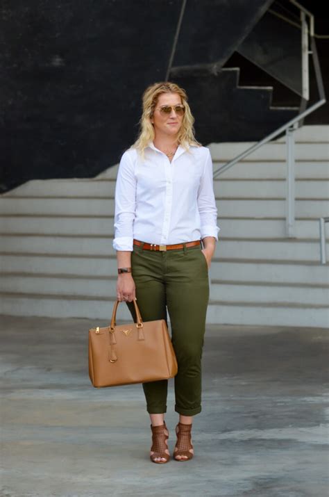 Complete Guide On How To Wear And Accessorize Chinos For Women