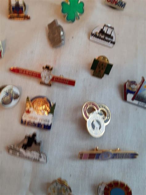 100 Collectors Pins