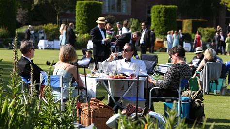 Picnicking And Dining Glyndebourne
