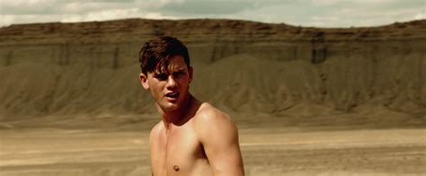 MALE CELEBRITIES Jeremy Irvine Shirtless In Beyond The Reach