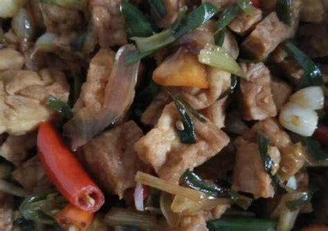 Ada yang kering, basah, hingga tempe orek walau sederhana, tapi jadi salah satu menu favorit juga untuk dihidangkan di rumah. Resep Oseng tahu tempe daun bawang merah oleh Yunisa Charity - Cookpad