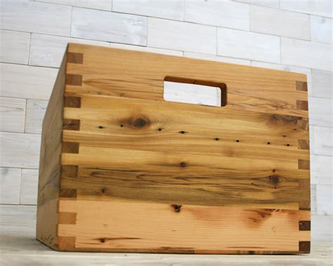 Reclaimed Cedar Wood Crate Box Joint Design