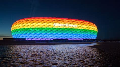 German trends now, uefa, regenbogen, allianz arena regenbogen, uefa regenbogen, regenbogenfarben, carl nassib, deutschland gegen ungarn, em deutschland ungarn. Petitie om Duits stadion te veranderen in regenboog voor ...