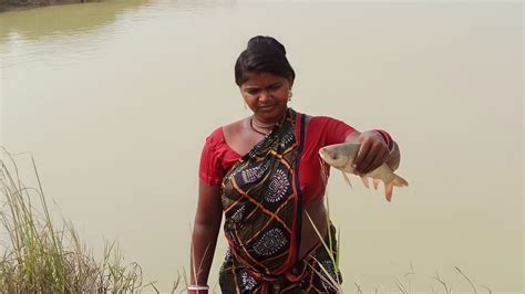 Amazing Village Women Fishing With Net Village Lady Net Fishing Youtube